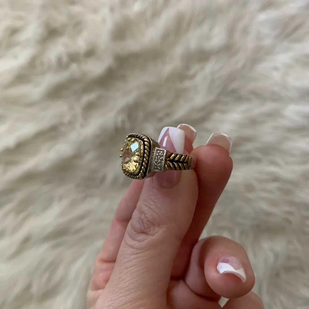 Beautiful ring! - Picture 3 of 3